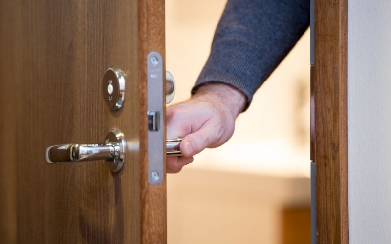 Technique d'ouverture de porte sans casse à Antibes